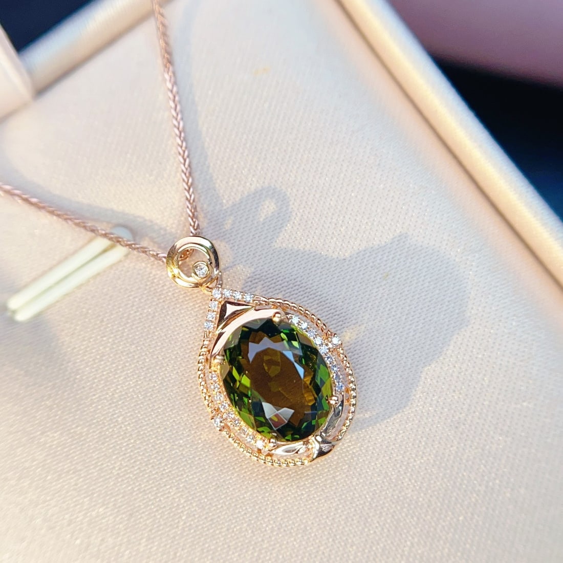 14k Gold 4.59 Ctw Natural Tourmaline & Diamond Pendant( Without Chain ): Ref:231136138 // gold content:14k gold // main gemstone:tourmaline // shape:oval // carat weight:4. 5ct // color:green // treatment:natural // // adjacent gemstone 2 : diamond // number of