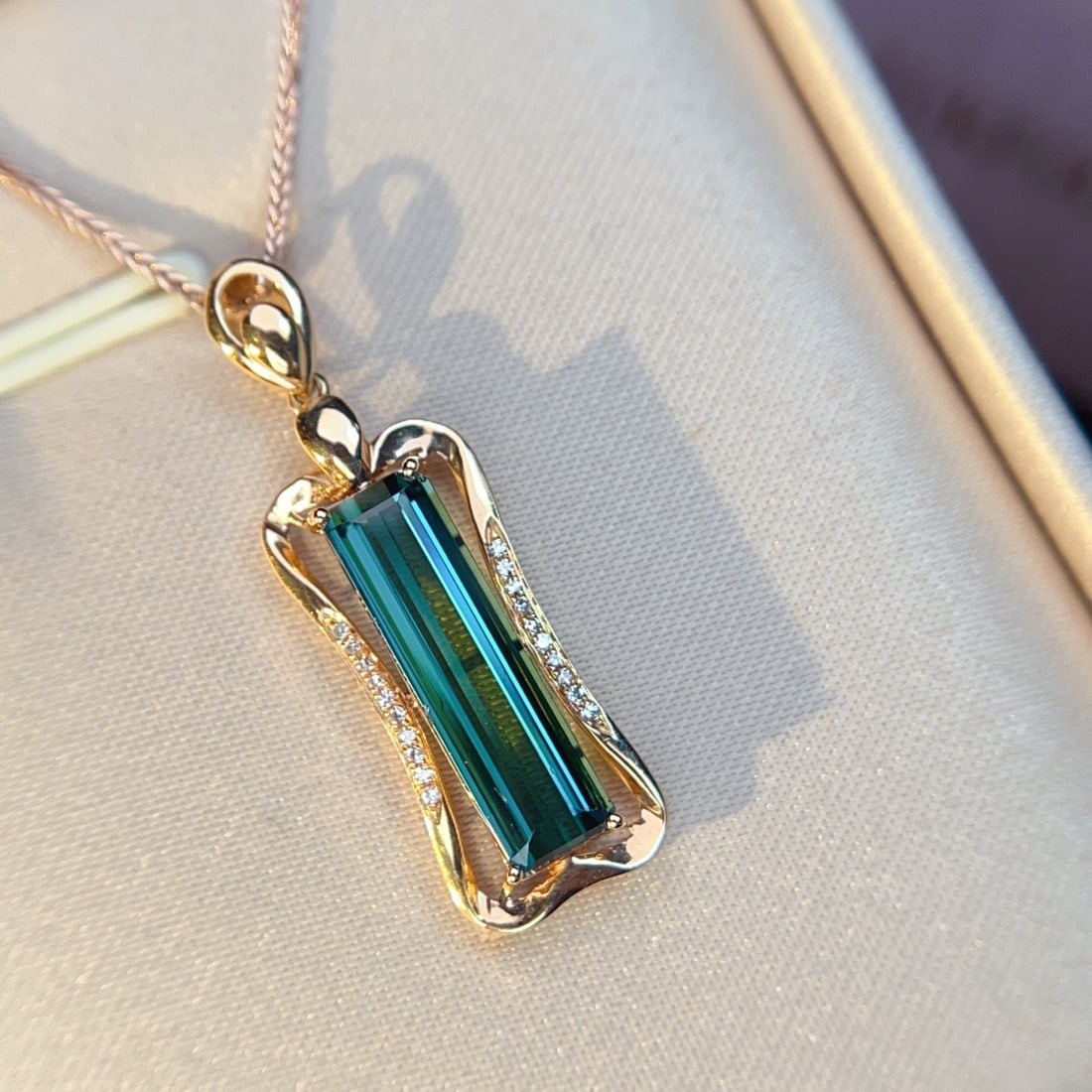 14k Gold 4.31 Ctw Natural Tourmaline & Diamond Pendant( Without Chain ): Ref:231136140 // gold content:14k gold // main gemstone:tourmaline // shape:octagonal // carat weight:4. 25ct // color:blue // treatment:natural // // adjacent gemstone 2 : diamond // number of