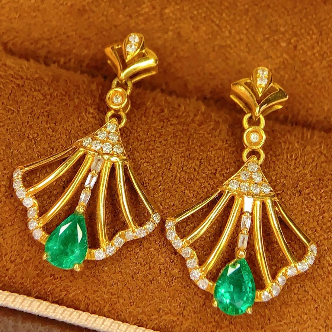 14k Gold 1 Ct Natural Emerald & Diamond Earrings - 3