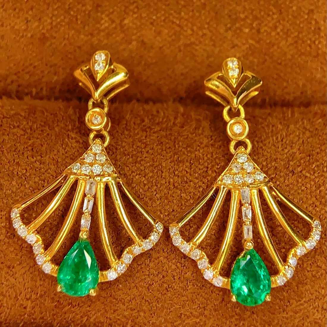 14k Gold 1 Ct Natural Emerald & Diamond Earrings - 4