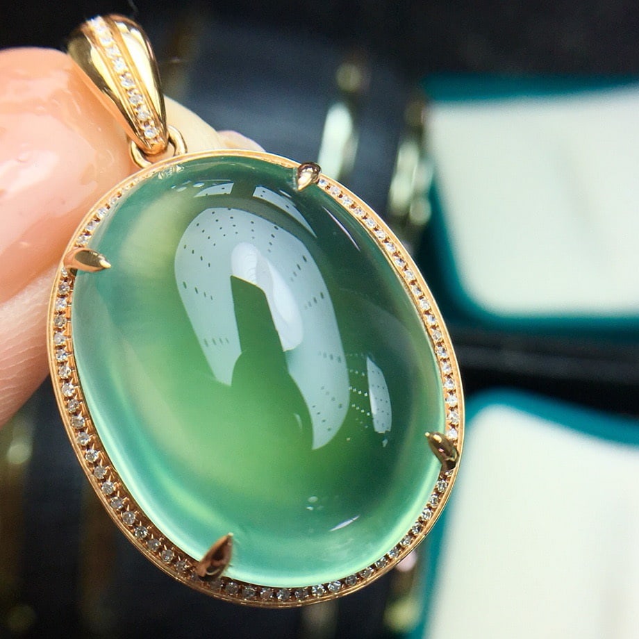 14k Gold 32.5 Ct Natural Prehnite & Diamond Pendant( Without Chain ): Ref:231136146 // gold content:14k gold // main gemstone:prehnite // shape:oval // carat weight:32. 5ct // color:green // treatment:natural // // adjacent gemstone 2 : diamond // shape:round //