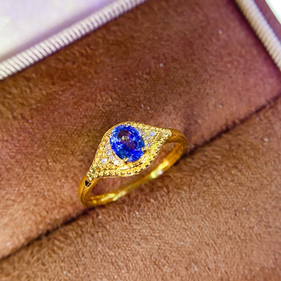 14k Gold 0.6 Ct Natural Sapphire & Diamond Ring: Ref:231136149 // gold content:14k gold // ring size:7. 25us // // main gemstone:sapphire // shape:oval // carat weight:0. 6ct // color:blue // treatment:natural // // adjacent gemstone 2 : diamond