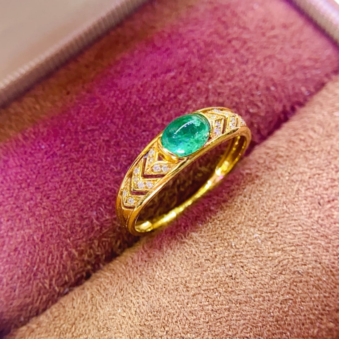 14k Gold 0.65 Ct Natural Emerald & Diamond Ring - 3