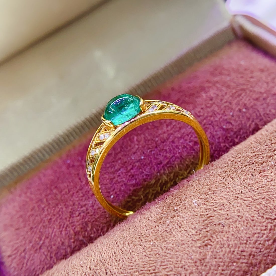 14k Gold 0.65 Ct Natural Emerald & Diamond Ring - 4