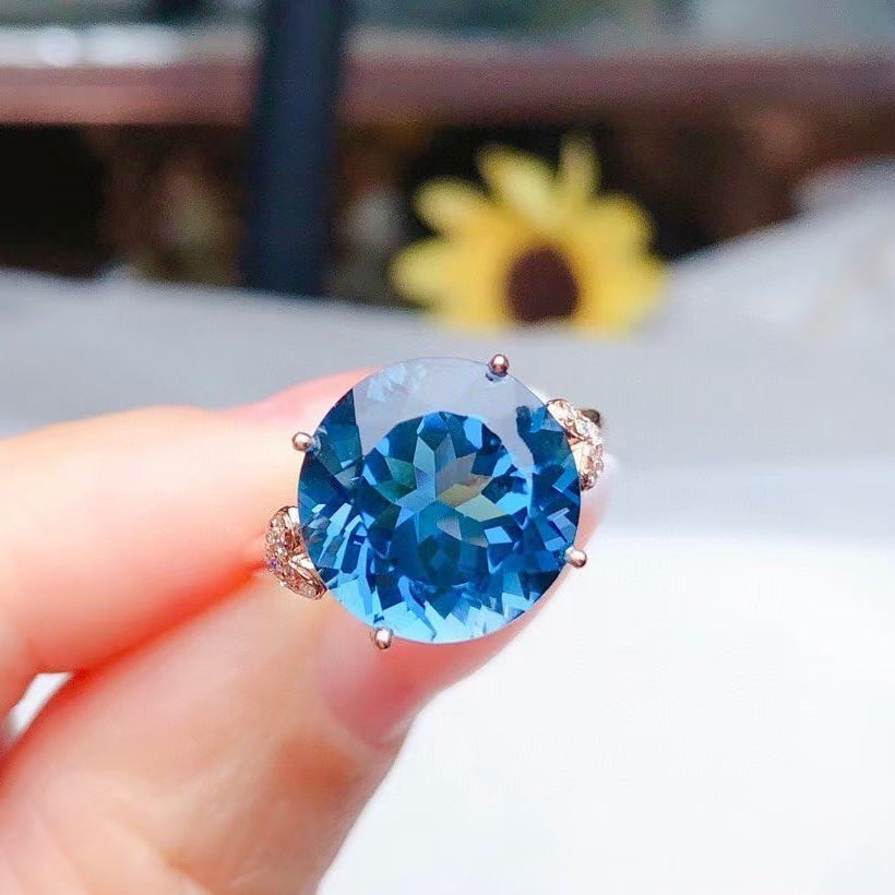 14k Gold 8.10 Ct Natural Topaz & Diamond Ring: Ref:231136160 // gold content:14k gold // ring size:7. 25us // // main gemstone:topaz // shape:round // carat weight:8. 10ct // color:blue // treatment:natural // cut grade:g // // adjacent