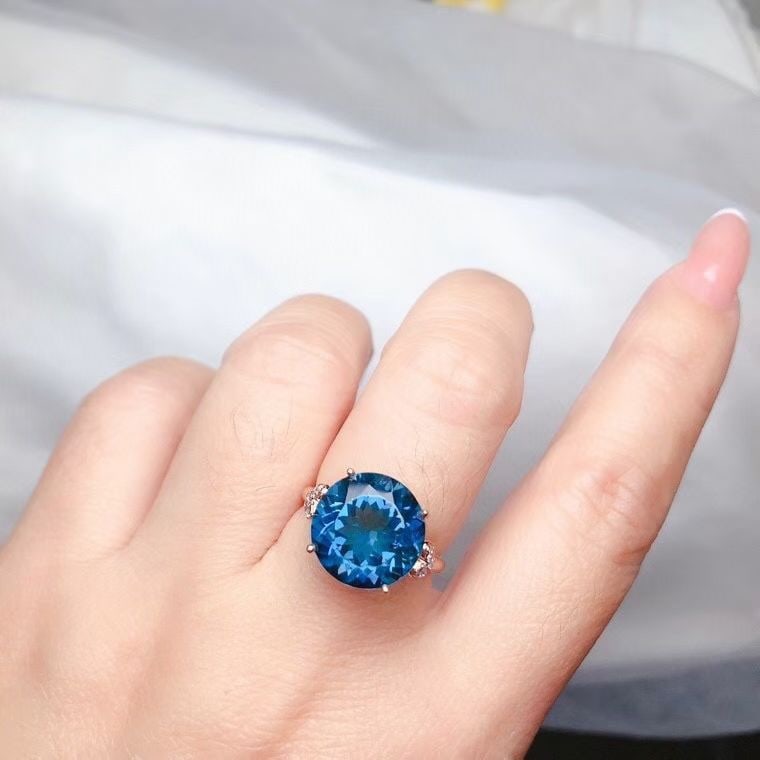 14k Gold 8.10 Ct Natural Topaz & Diamond Ring - 3