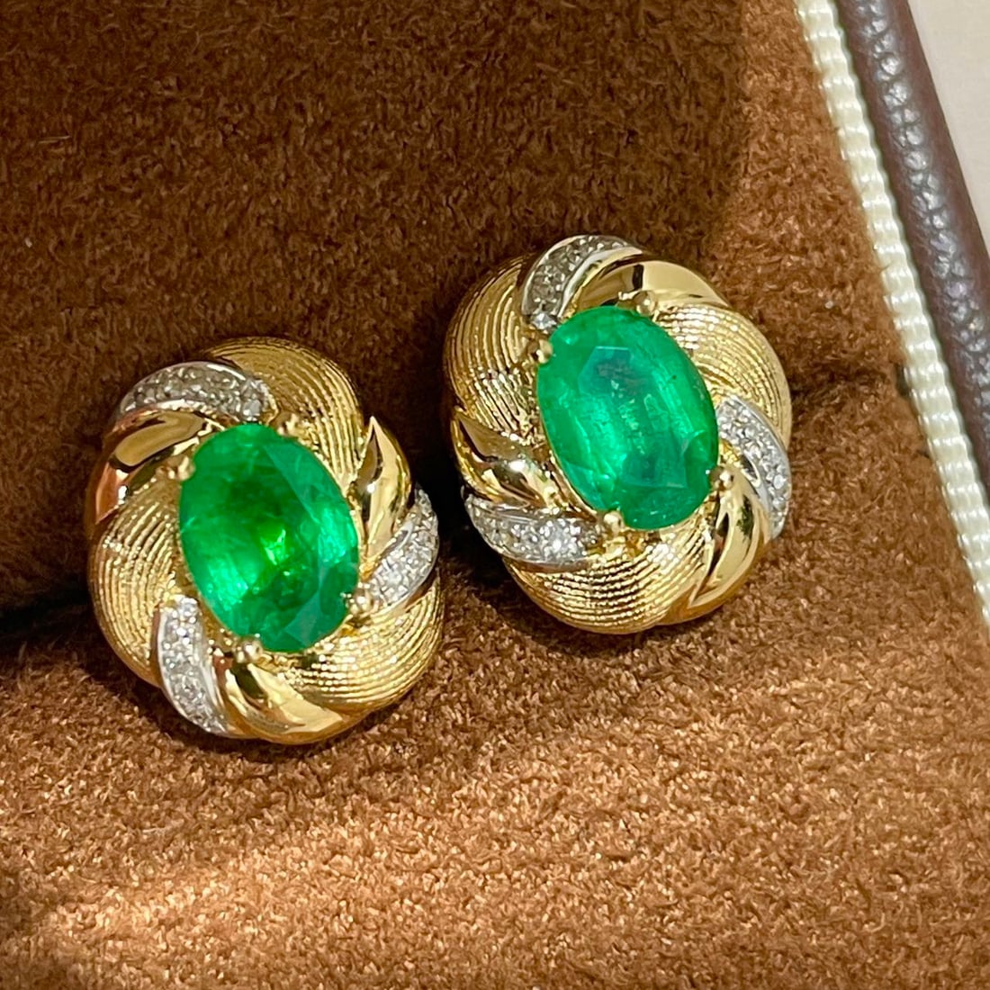 14k Gold 1.5 Ct Natural Emerald & Diamond Earrings - 2