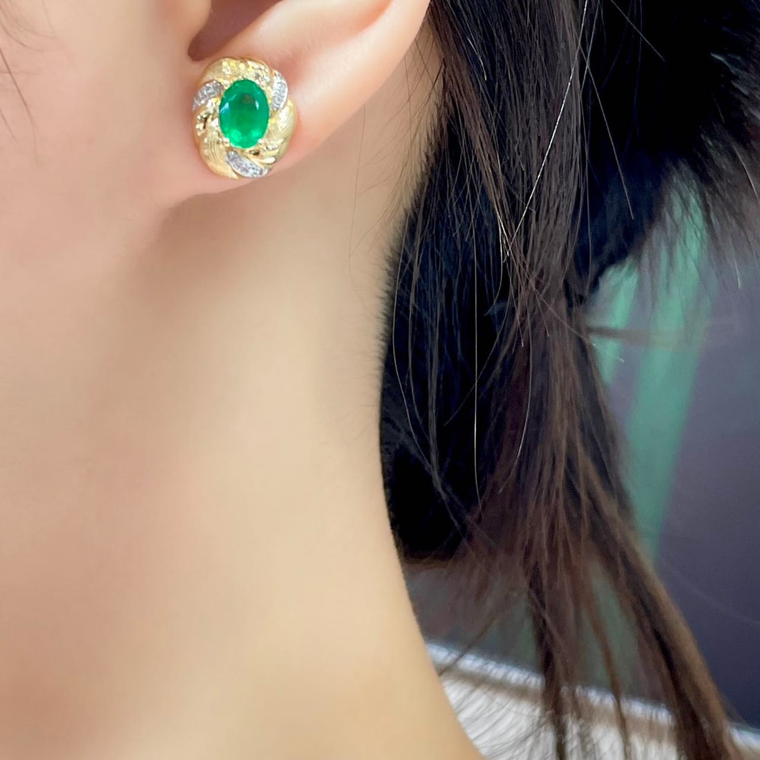 14k Gold 1.5 Ct Natural Emerald & Diamond Earrings - 5