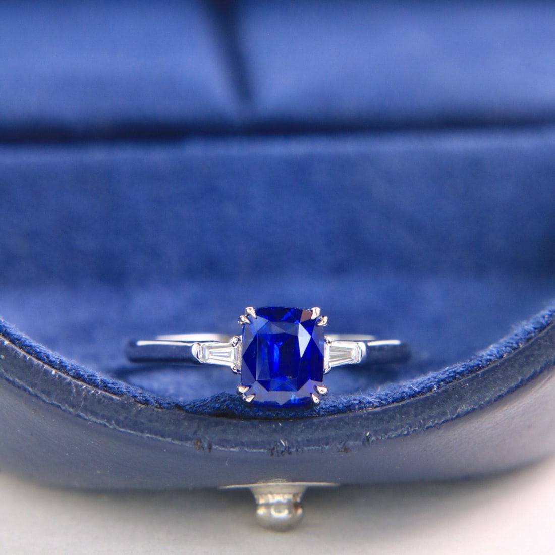 14k Gold 1.60 Ctw Natural Sapphire & Diamond Ring: Ref:231136173 // gold content:14k gold // ring size:7. 25us // // main gemstone:sapphire // shape:cushion // carat weight:1. 52ct // color:blue // treatment:natural // // adjacent gemstone 2 :