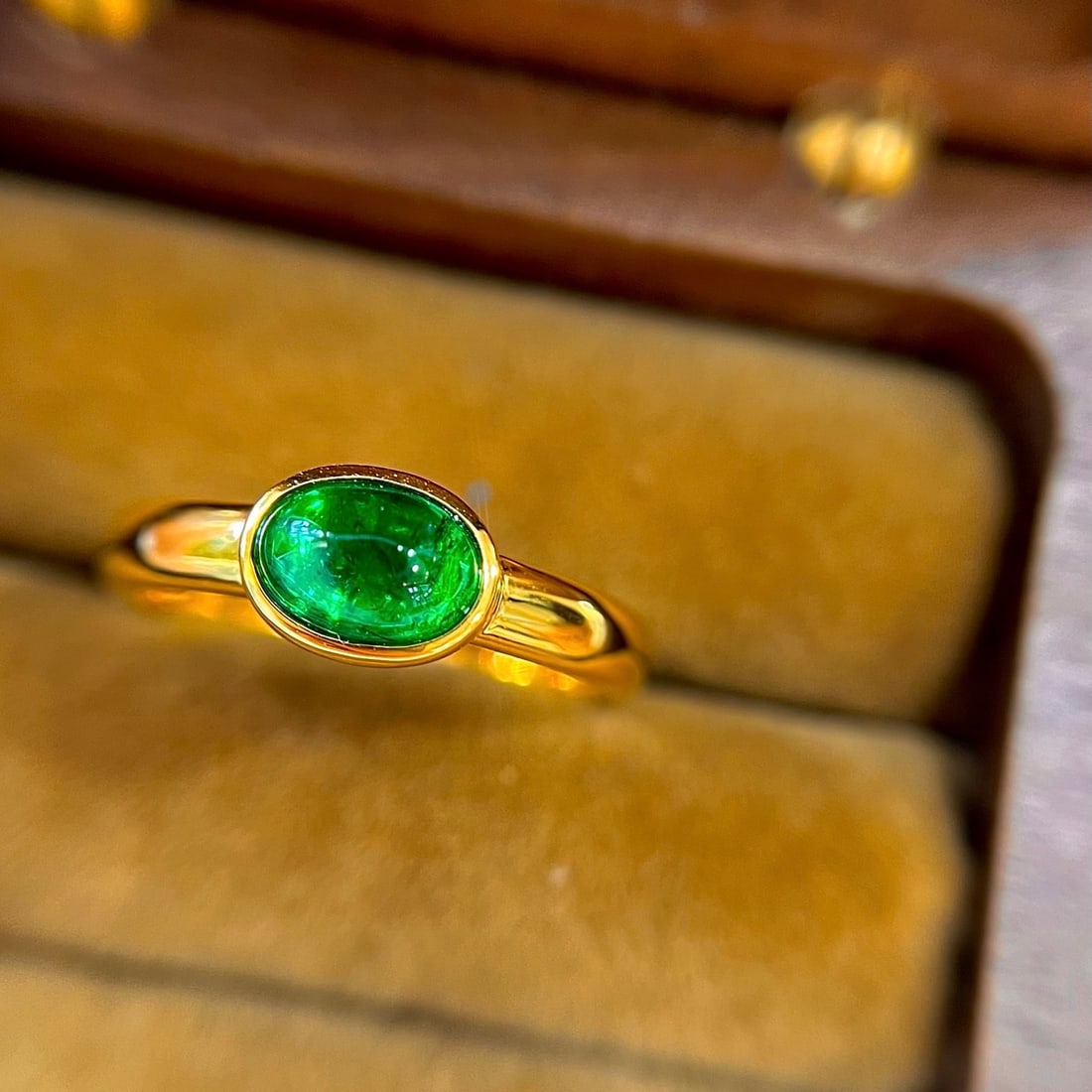 14k Gold 0.95 Ct Natural Emerald Ring - 4
