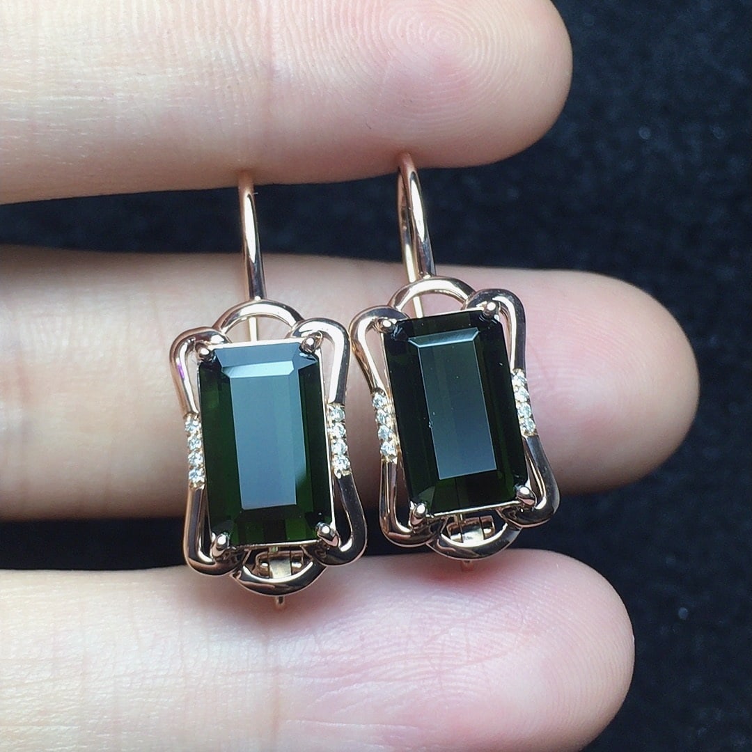 14k Gold 5.4 Ct Natural Tourmaline & Diamond Earrings: Ref:231136187 // gold content:14k gold // main gemstone:tourmaline // shape:octagonal // carat weight:5. 4ct // color:green // treatment:natural // // adjacent gemstone 2 : diamond // number of