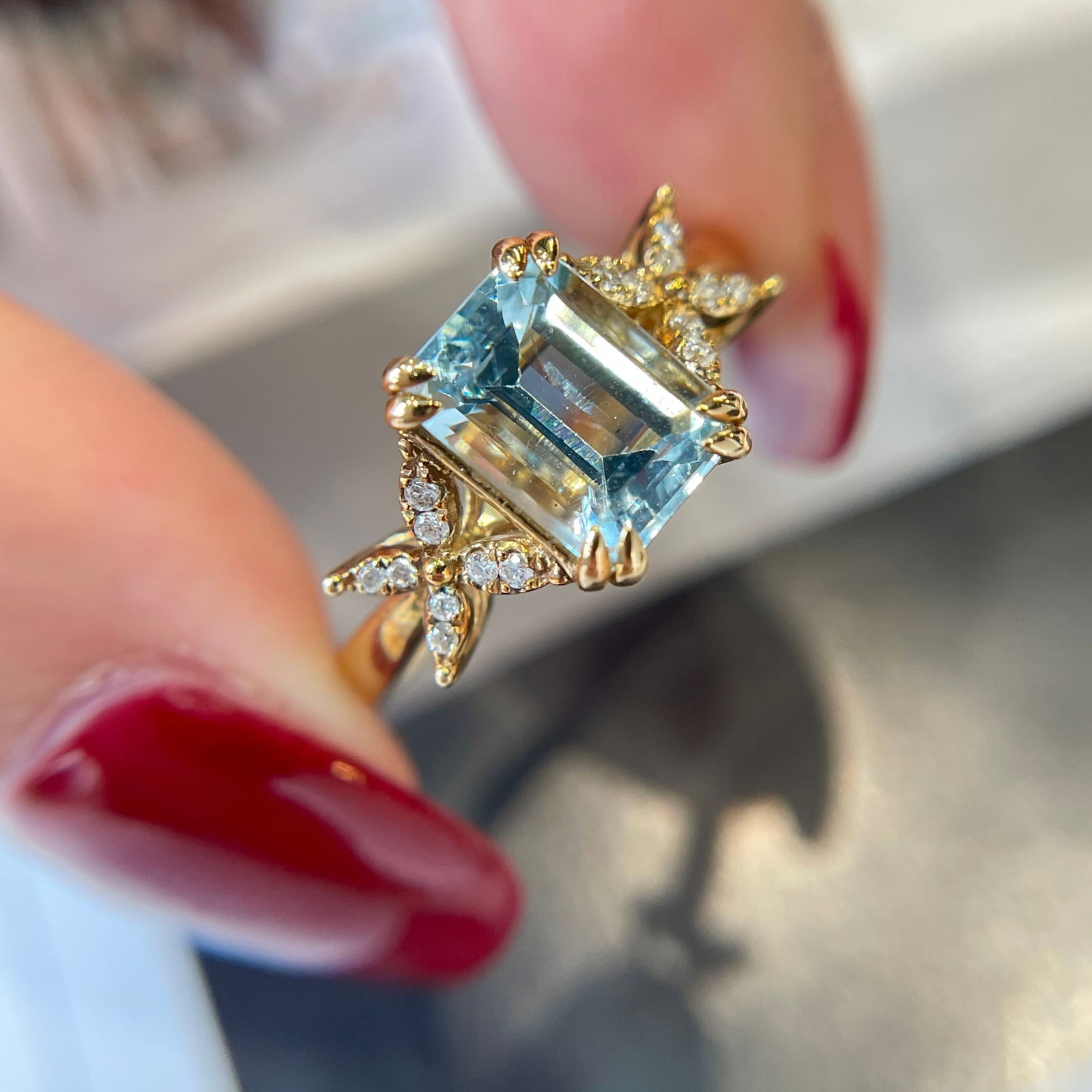 14k Gold 1.5 Ct Natural Aquamarine & Diamond Ring: Ref:231136206 // gold content:14k gold // ring size:7. 25us // // main gemstone:aquamarine // shape:octagonal // carat weight:1. 5ct // color:blue // treatment:natural // // adjacent gemstone 2 :