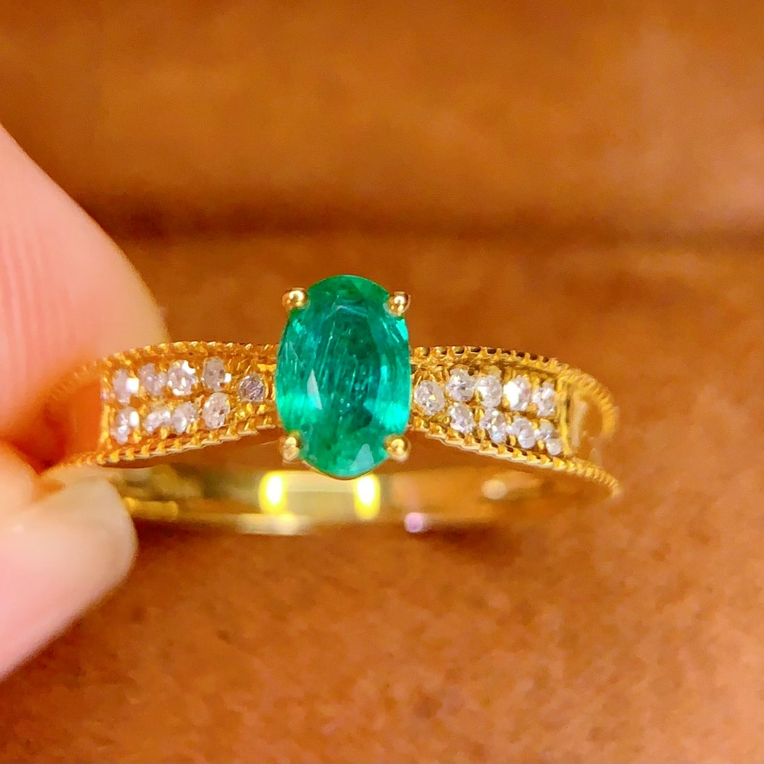 14k Gold 0.6 Ct Natural Emerald & Diamond Ring - 4