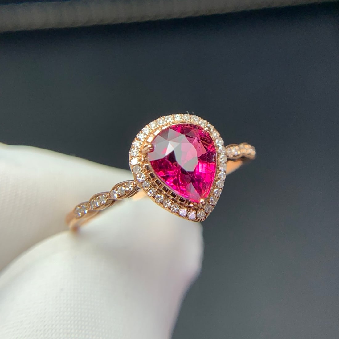 14k Gold 1.3 Ct Natural Tourmaline & Diamond Ring: Ref:231136210 // gold content:14k gold // ring size:7. 25us // // main gemstone:tourmaline // shape:pear // carat weight:1. 3ct // color:red // treatment:natural // // adjacent gemstone 2 :