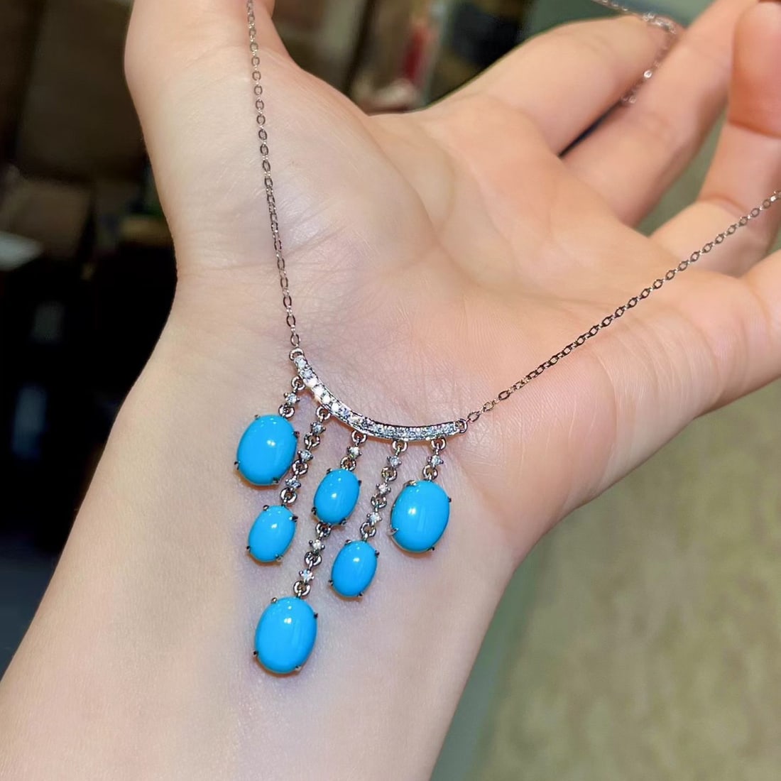 14k Gold 7.73 Ctw Natural Blue Turquoise & Diamond Necklace: Ref:231136214 // gold content:14k gold // main gemstone:blue turquoise // shape:oval // carat weight:7. 49ct // color:blue // treatment:natural // // adjacent gemstone 2 : diamond // shape:round //