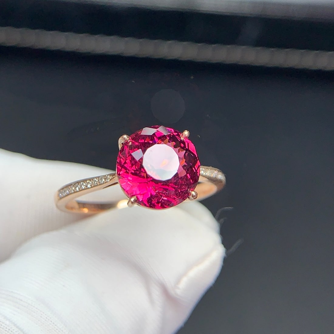 14k Gold 2.9 Ct Natural Tourmaline & Diamond Ring: Ref:231136222 // gold content:14k gold // ring size:7. 25us // // main gemstone:tourmaline // shape:round // carat weight:2. 9ct // color:red // treatment:natural // cut grade:g // // adjacent