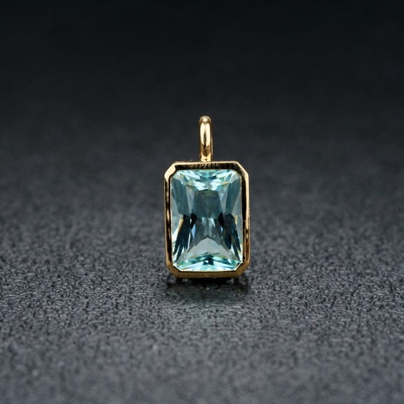 14k Gold 4.08 Ct Natural Aquamarine Pendant( Without Chain ): Ref:231136243 // gold content:14k gold // main gemstone:aquamarine // shape:octagonal // carat weight:4. 08ct // color:blue // treatment:natural // Low Estimate: 2600High Estimate: 4000Condition: New