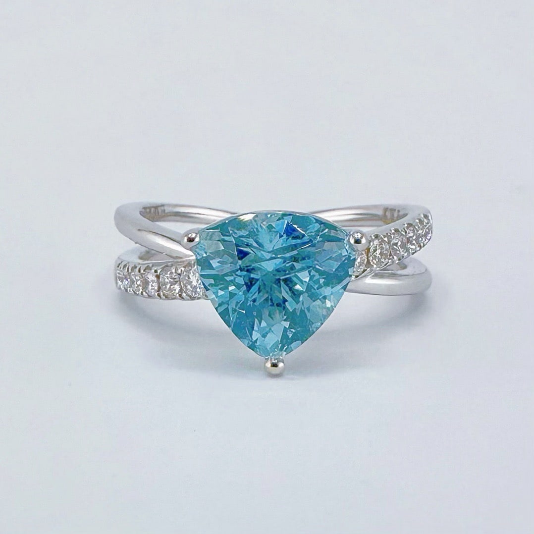 14k Gold 2.01 Ctw Natural Aquamarine & Diamond Ring: Ref:231136260 // gold content:14k gold // ring size:7. 25us // // main gemstone:aquamarine // shape:triangle // carat weight:1. 83ct // color:blue // treatment:natural // // adjacent gemstone 2 :