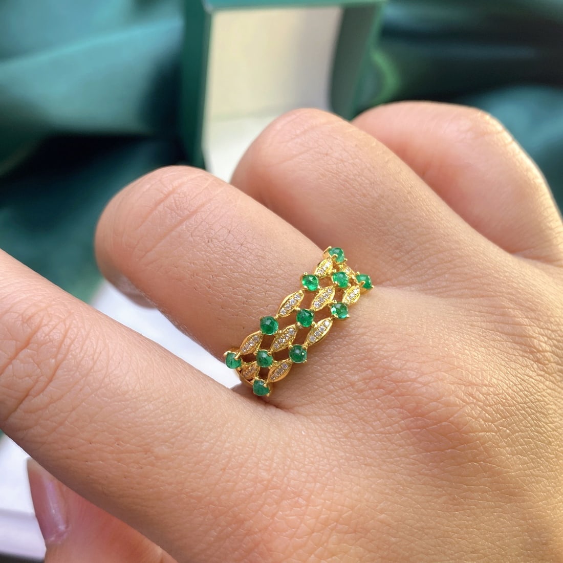 14k Gold 1.00 Ct Natural Emerald & Diamond Ring - 6