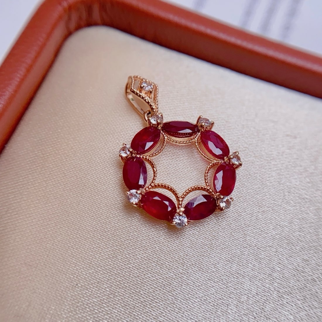 14k Gold 2.55 Ct Natural Ruby & Sapphire Pendant( Without Chain ): Ref:231136290 // gold content:14k gold // main gemstone:ruby // shape:oval // carat weight:2. 55ct // color:red // treatment:natural // // adjacent gemstone 2 : sapphire // number of stones:8 //