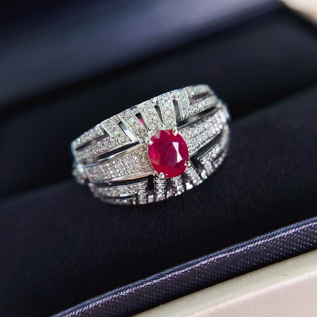 14k Gold 0.70 Ct Natural Ruby & Diamond Ring: Ref:231136319 // gold content:14k gold // ring size:7. 25us // // main gemstone:ruby // shape:oval // carat weight:0. 70ct // color:red // treatment:natural // // adjacent gemstone 2 : diamond // numb