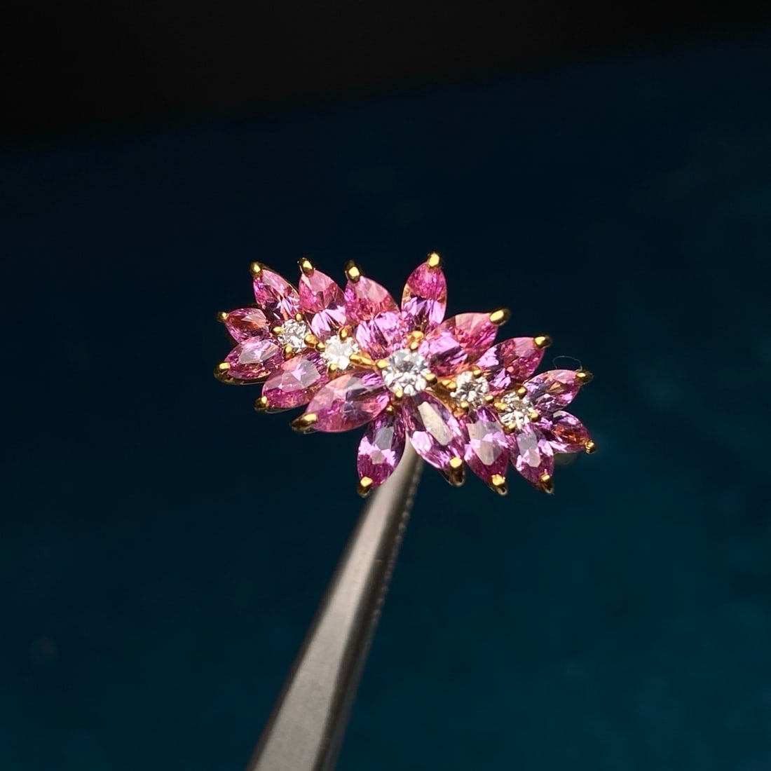 14k Gold 2.02 Ctw Natural Sapphire & Diamond Ring: Ref:231136333 // gold content:14k gold // ring size:7. 25us // // main gemstone:sapphire // shape:marquise // carat weight:1. 88ct // color:pink // treatment:natural // // adjacent gemstone 2 :