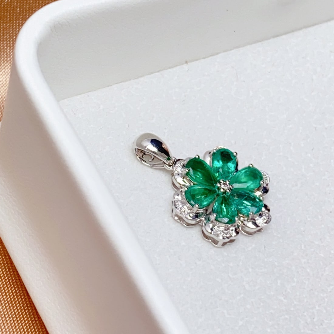 14k Gold 1.80 Ct Natural Emerald & Diamond Pendant( Without Chain ): Ref:231136335 // gold content:14k gold // main gemstone:emerald // shape:pear // carat weight:1. 80ct // color:green // treatment:natural // // adjacent gemstone 2 : diamond // number of stones:19