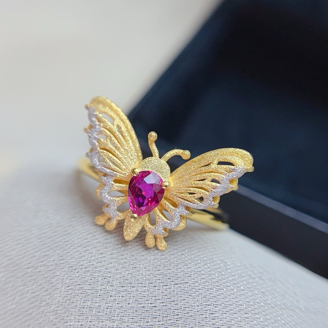 14k Gold 0.48 Ct Natural Ruby & Butterfly Ring - 2