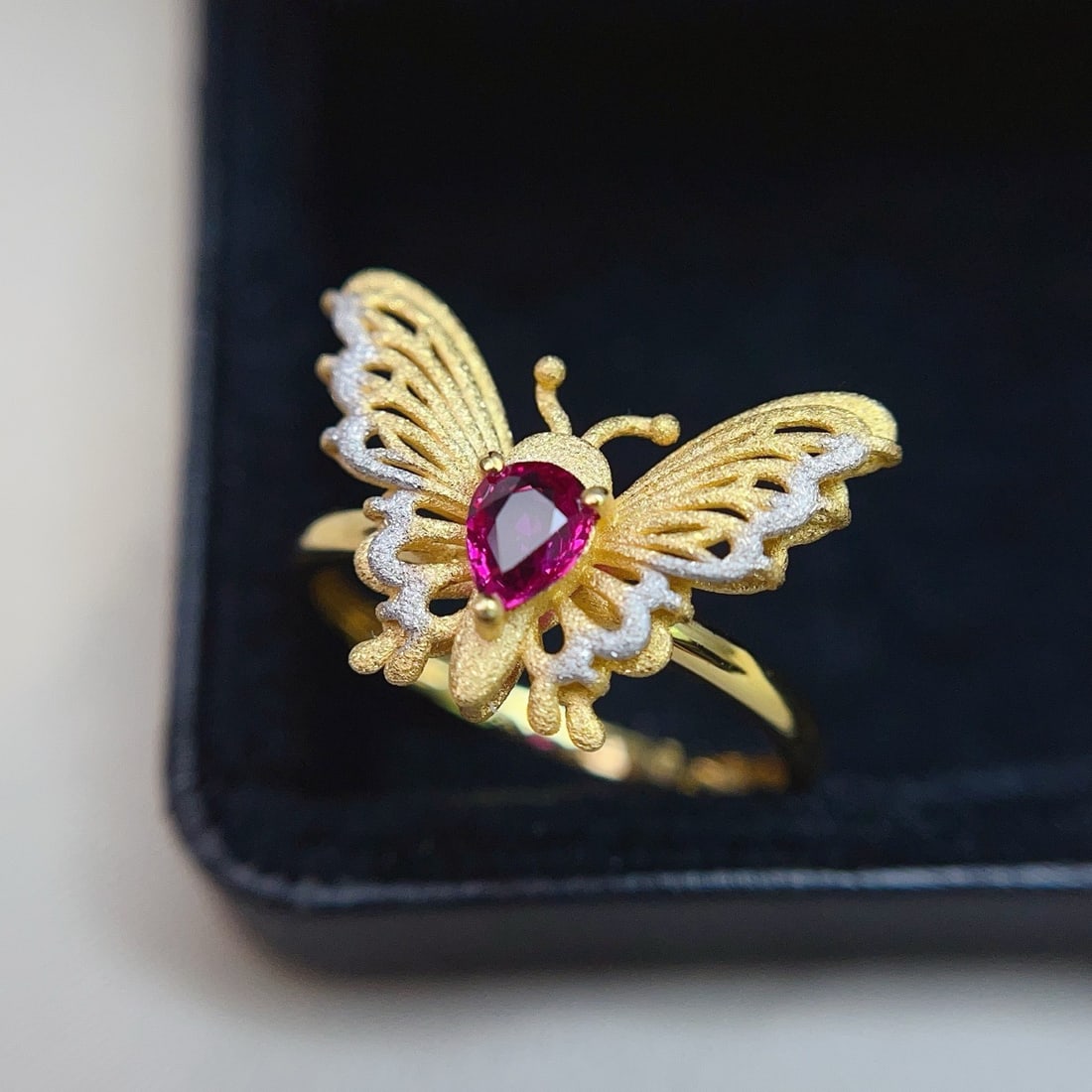 14k Gold 0.48 Ct Natural Ruby & Butterfly Ring - 3