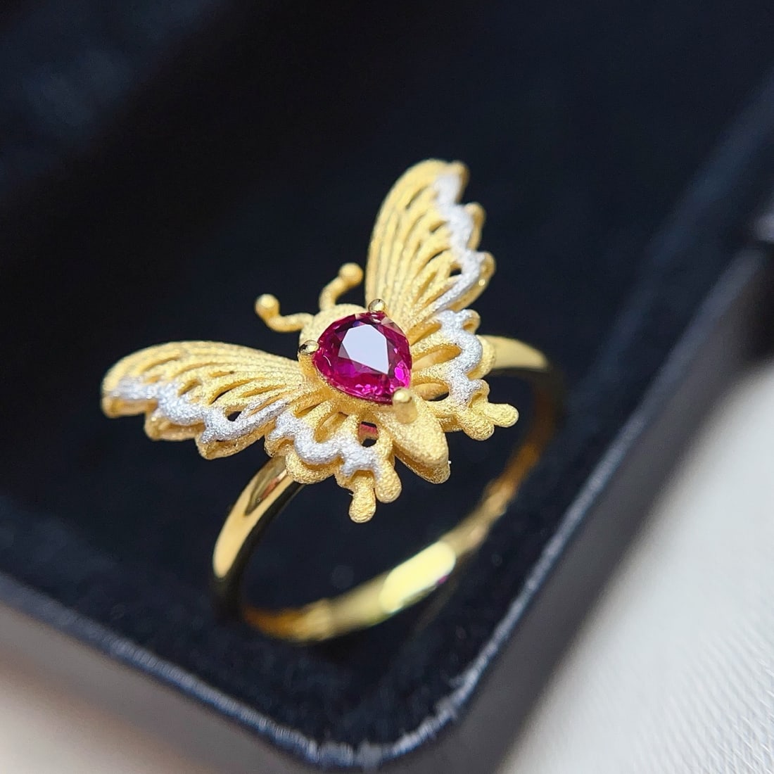 14k Gold 0.48 Ct Natural Ruby & Butterfly Ring - 4