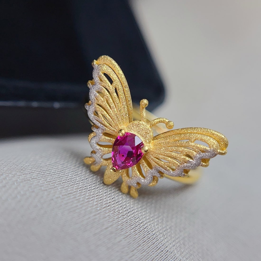 14k Gold 0.48 Ct Natural Ruby & Butterfly Ring - 5