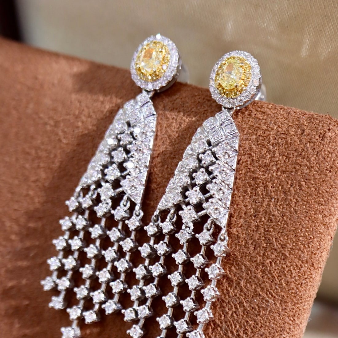 14k Gold 1.72 Ctw Natural Yellow Diamond & Diamond Earrings: Ref:231136374 // gold content:14k gold // main gemstone:yellow diamond // shape:oval // carat weight:0. 40ct // color:yellow // treatment:natural // // adjacent gemstone 2 : diamond // shape:round