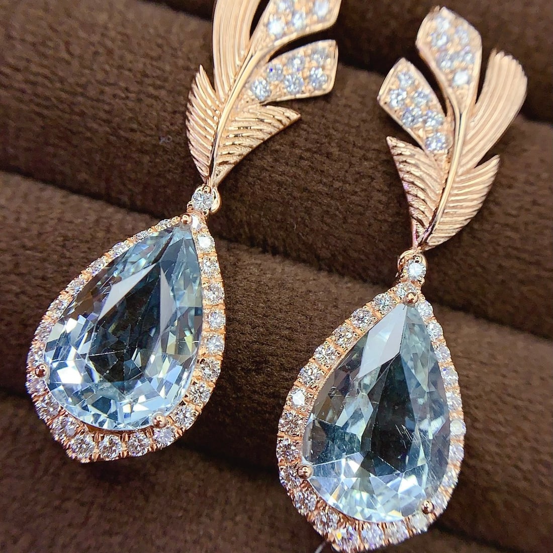 14k Gold 9.6 Ct Natural Aquamarine & Diamond Earrings: Ref:231136379 // gold content:14k gold // main gemstone:aquamarine // shape:pear // carat weight:9. 6ct // color:blue // treatment:natural // // adjacent gemstone 2 : diamond // number of stones:75