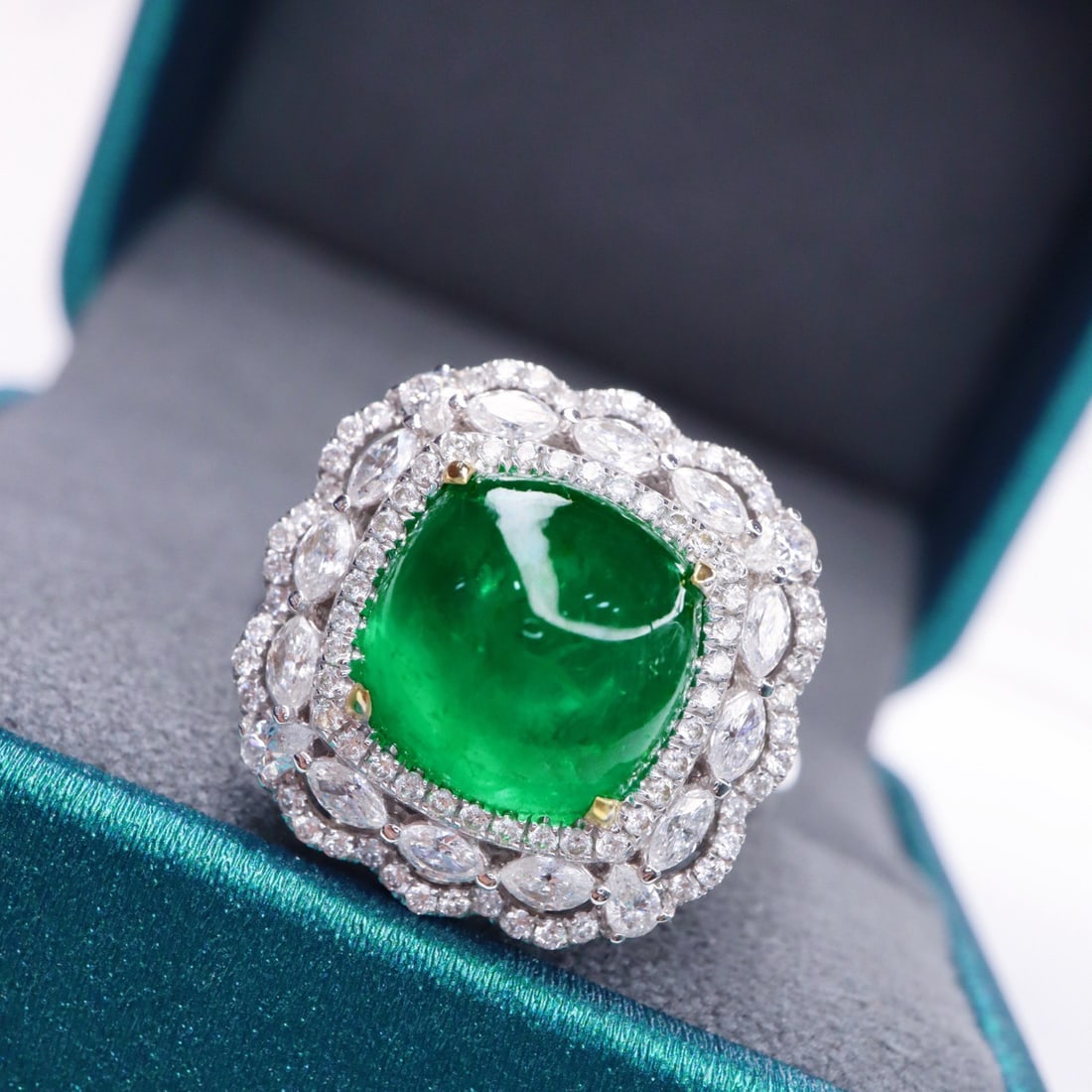 14k Gold 6.44 Ctw Natural Emerald & Diamond Ring/pendant( Without Chain ): Ref:231136400 // gold content:14k gold // ring size:7. 25us // // main gemstone:emerald // shape:sugar-loaf // carat weight:5. 3ct // color:green // treatment:natural // // adjacent gemstone 2 :