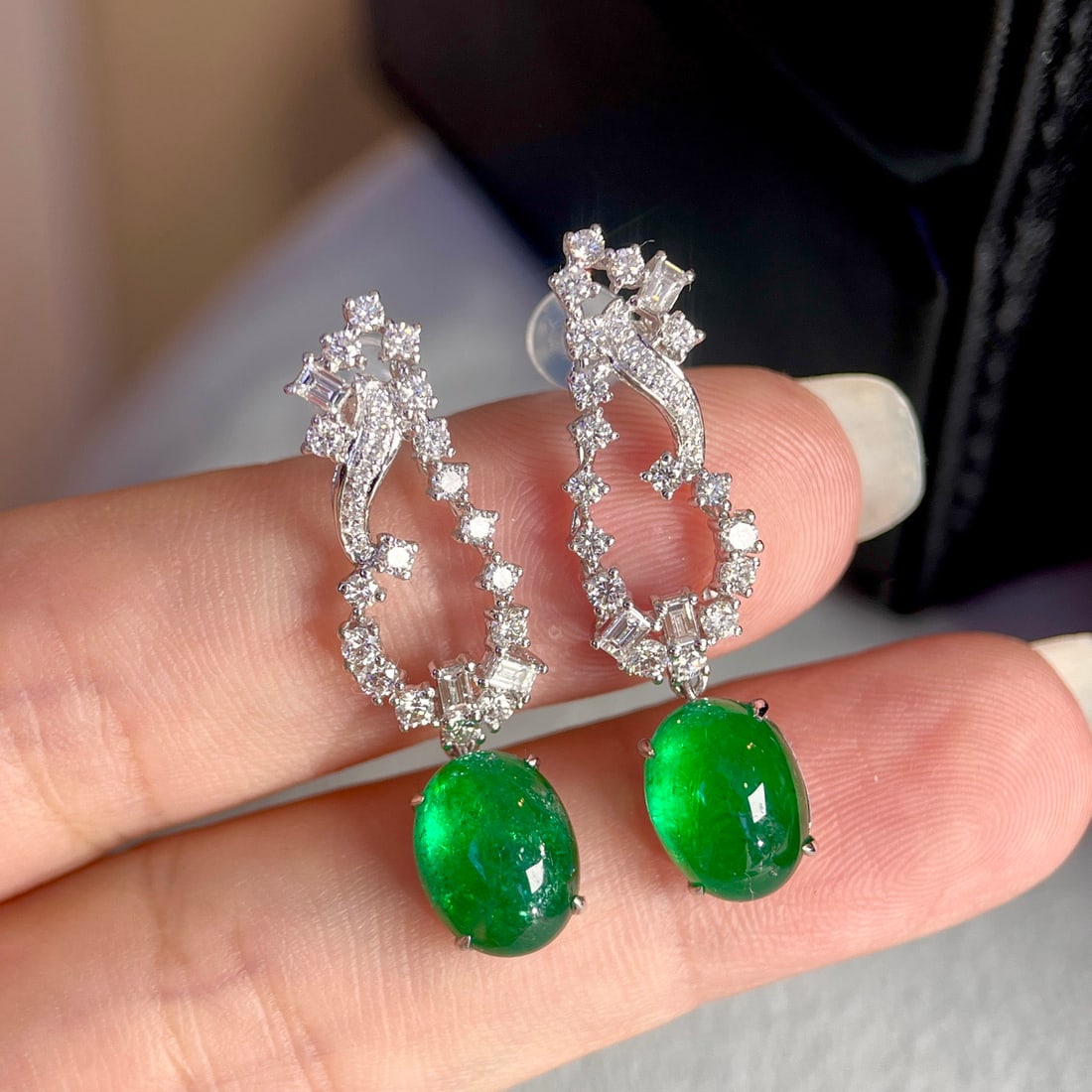 14k Gold 7.03 Ctw Natural Emerald & Diamond Earrings: Ref:231136412 // gold content:14k gold // main gemstone:emerald // shape:oval // carat weight:5. 93ct // color:green // treatment:natural // // adjacent gemstone 2 : diamond // shape:multiple // carat