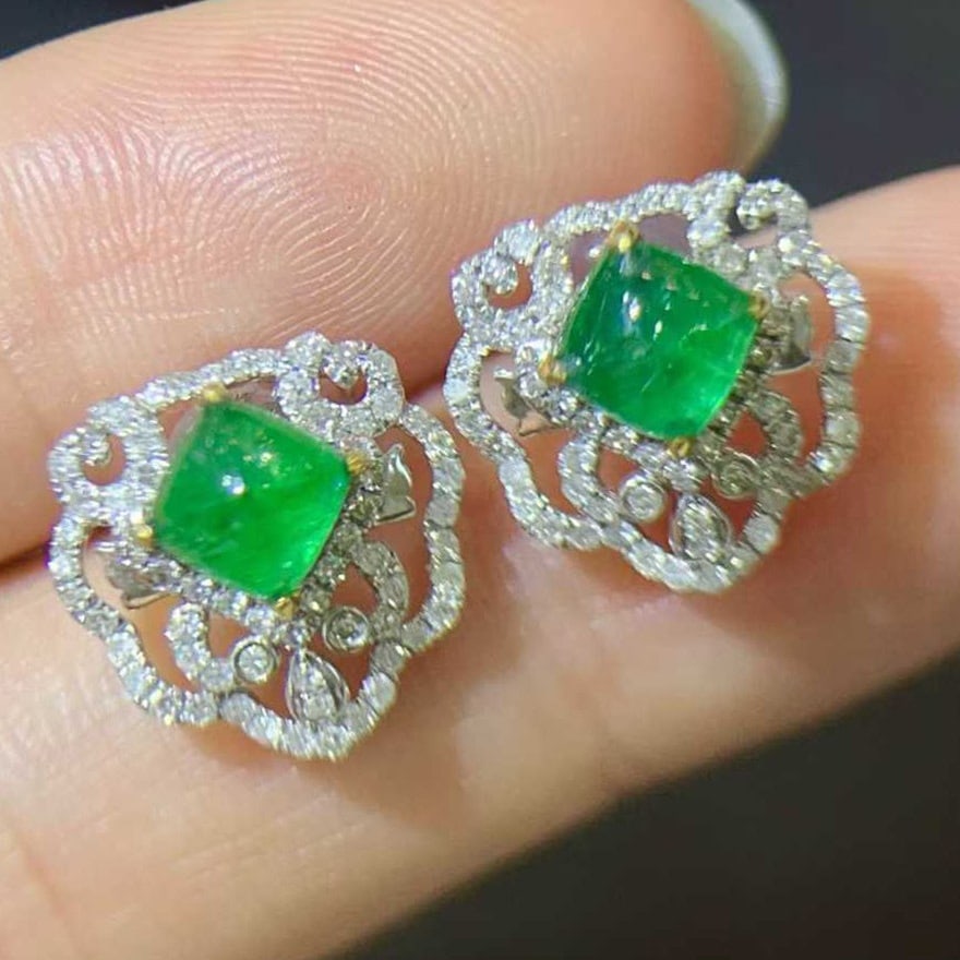 14k Gold 2.14 Ctw Natural Emerald & Diamond Earrings: Ref:231136434 // gold content:14k gold // main gemstone:emerald // shape:sugar-loaf // carat weight:1. 70ct // color:green // treatment:natural // // adjacent gemstone 2 : diamond // shape:round //