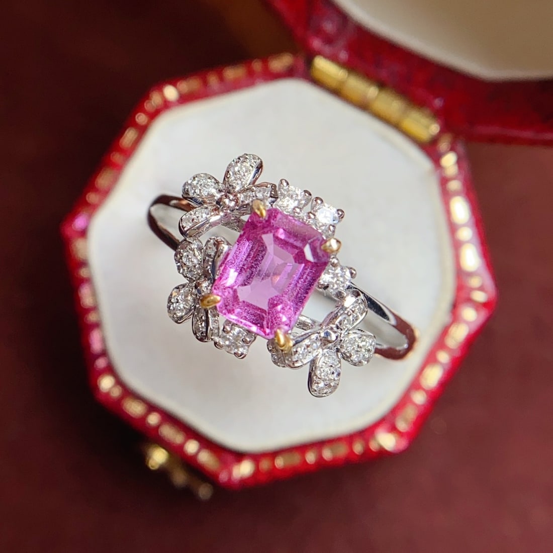 14k Gold 1.35 Ct Natural Padparadscha Sapphire & Diamond Ring: Ref:231136441 // gold content:14k gold // ring size:7. 25us // // main gemstone:padparadscha sapphire // shape:octagonal // carat weight:1. 35ct // color:orangish pink // treatment:natural // //