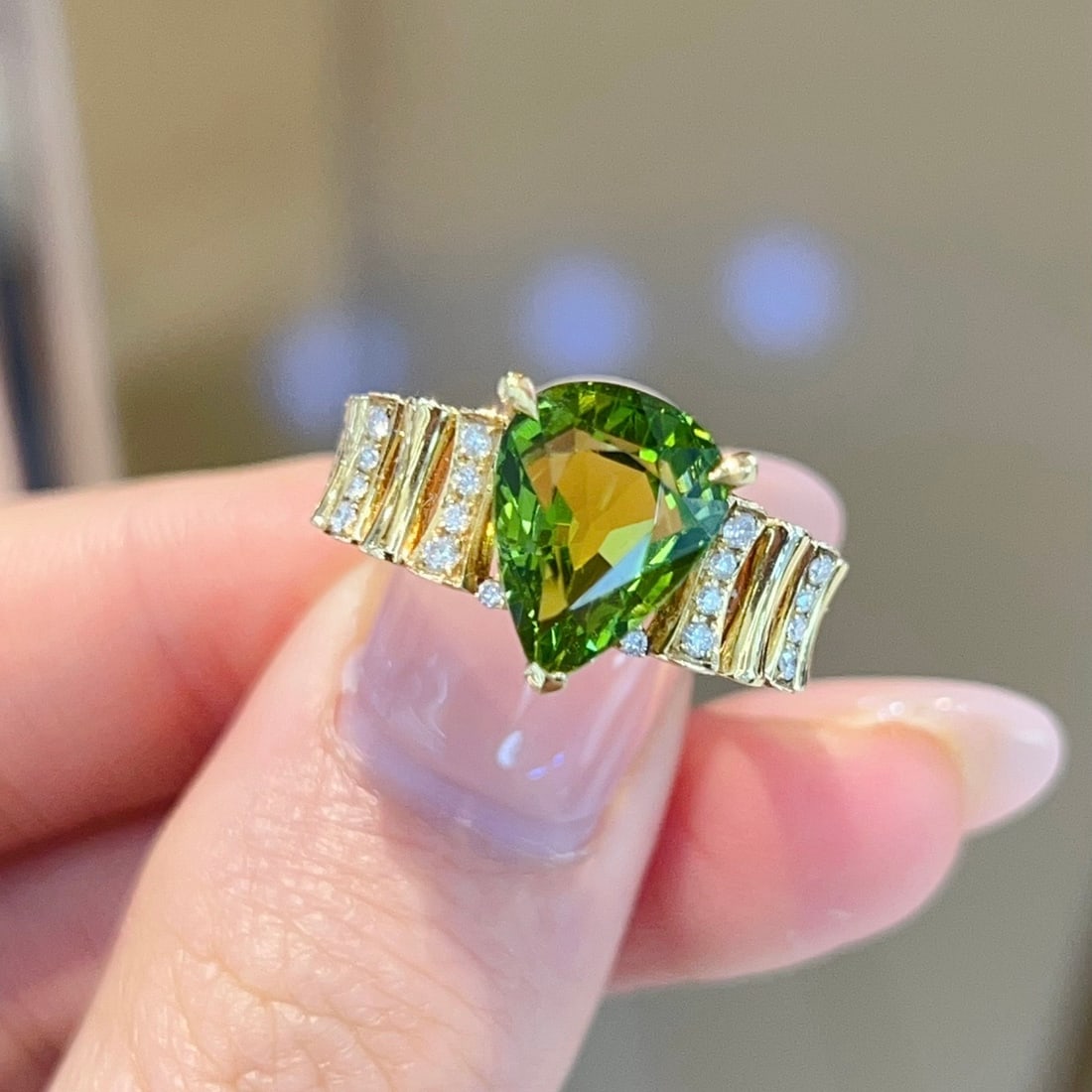 14k Gold 3.22 Ctw Natural Tourmaline & Diamond Ring: Ref:231136445 // gold content:14k gold // ring size:7. 25us // // main gemstone:tourmaline // shape:pear // carat weight:3. 09ct // color:green // treatment:natural // // adjacent gemstone 2 :