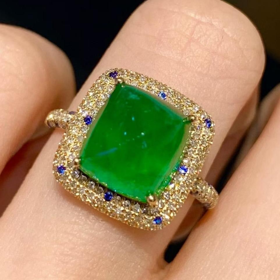 14k Gold 4.5 Ct Natural Emerald & Diamond Ring: Ref:231121002 // gold content:14k gold // ring size:7. 25us // // main gemstone:emerald // shape:sugar-loaf // carat weight:4. 5ct // color:green // treatment:natural // // adjacent gemstone 2 : diamo