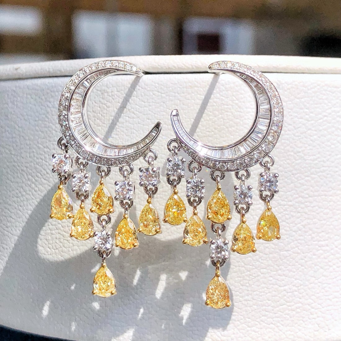 14k Gold 2.70 Ctw Natural Yellow Diamond & Diamond Earrings: Ref:231121011 // gold content:14k gold // main gemstone:yellow diamond // shape:pear // carat weight:1. 69ct // color:yellow // treatment:natural // // adjacent gemstone 2 : diamond // shape:multiple
