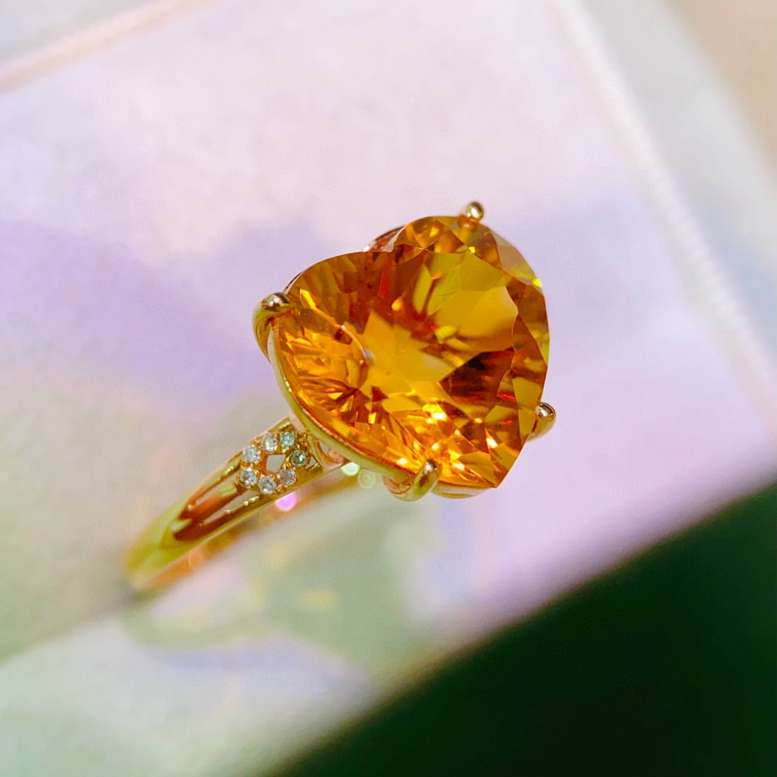 14k Gold 5.24 Ctw Natural Citrine & Diamond Ring: Ref:231121098 // gold content:14k gold // ring size:7. 25us // // main gemstone:citrine // shape:heart // carat weight:5. 2ct // color:yellow // treatment:natural // // adjacent gemstone 2 : diamond /