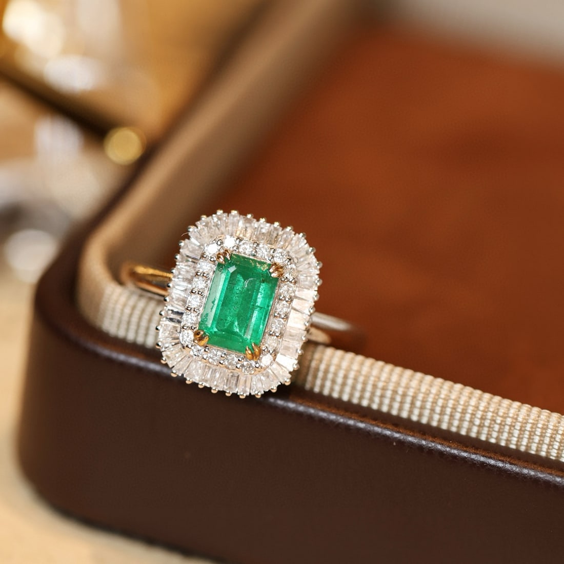 14k Gold 1.50 Ctw Natural Emerald & Diamond Ring - 2