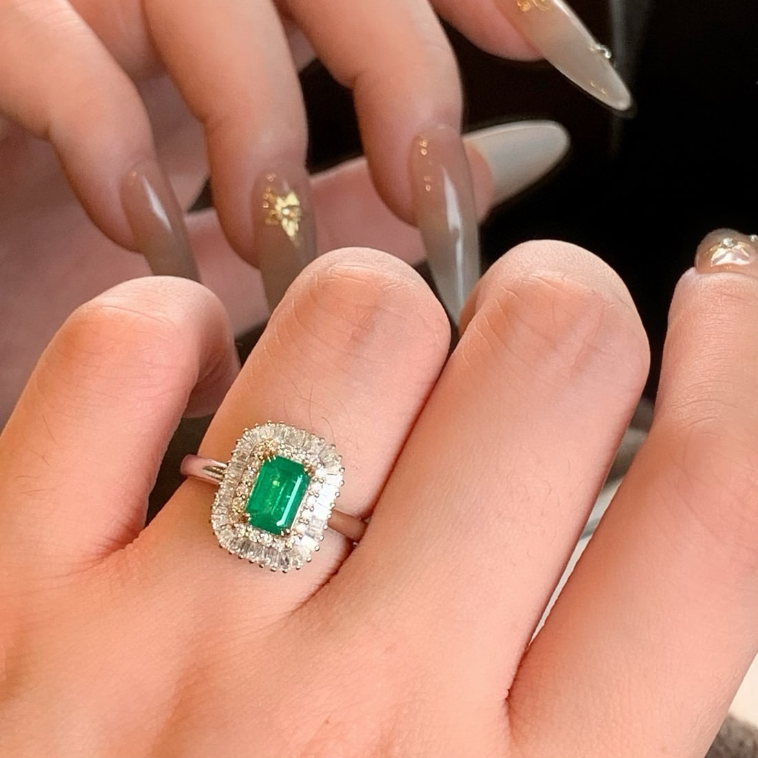 14k Gold 1.50 Ctw Natural Emerald & Diamond Ring - 4