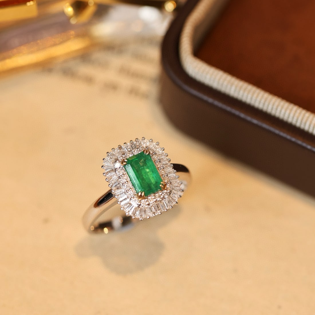 14k Gold 1.50 Ctw Natural Emerald & Diamond Ring - 5