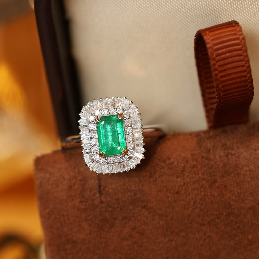 14k Gold 1.50 Ctw Natural Emerald & Diamond Ring - 7