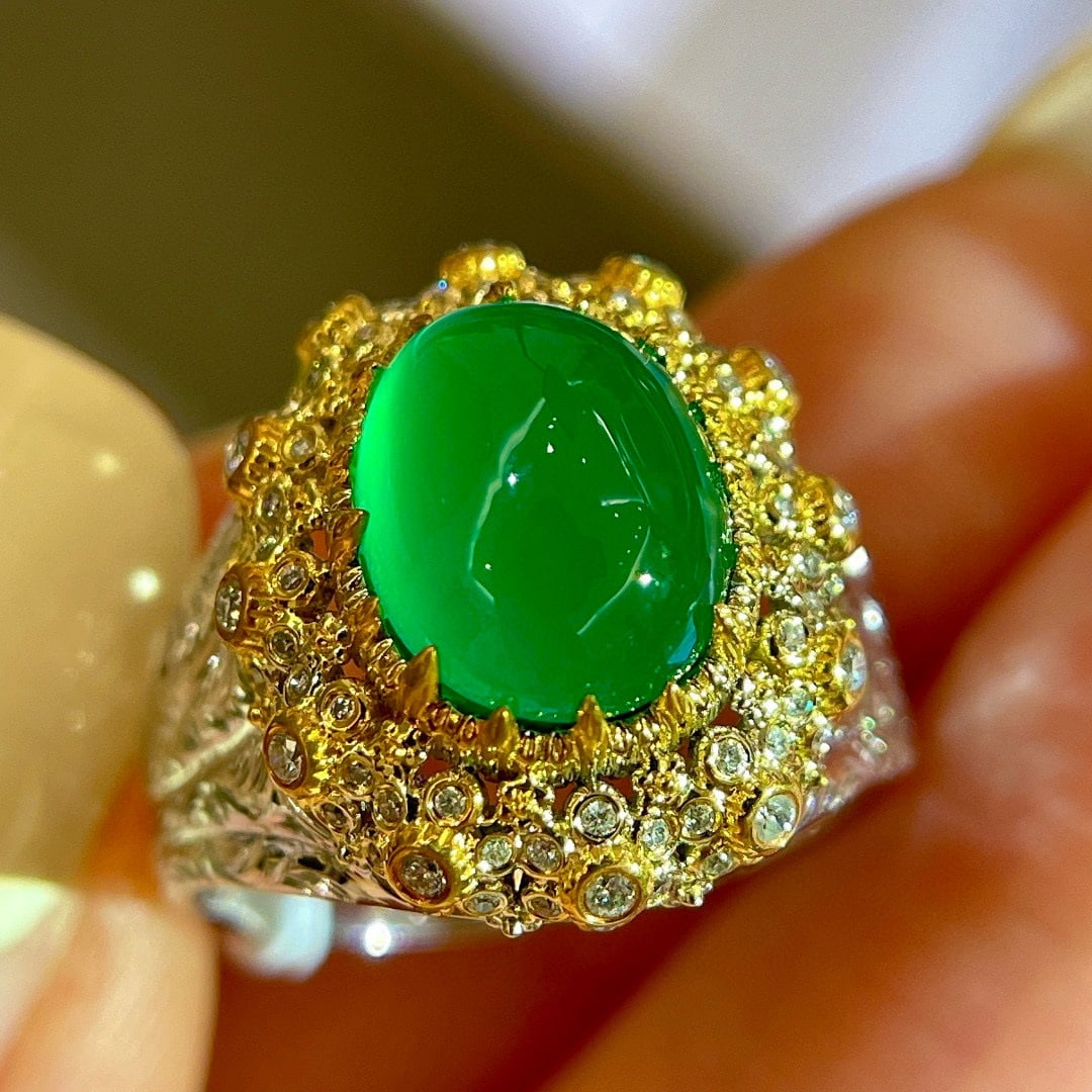 14k Gold 3.32 Ctw Natural Emerald & Diamond Ring: Ref:231121107 // gold content:14k gold // ring size:7. 25us // // main gemstone:emerald // shape:oval // carat weight:3. 07ct // color:green // treatment:natural // // adjacent gemstone 2 : diamond //