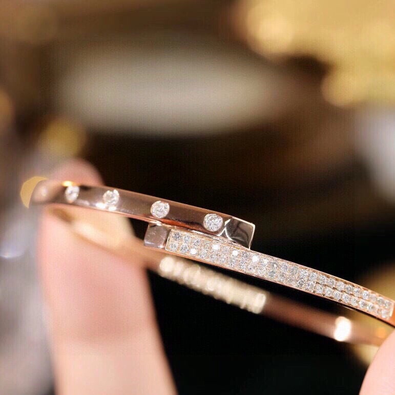 14k Gold 0.62 Ct Natural H Diamond Bangle - 4