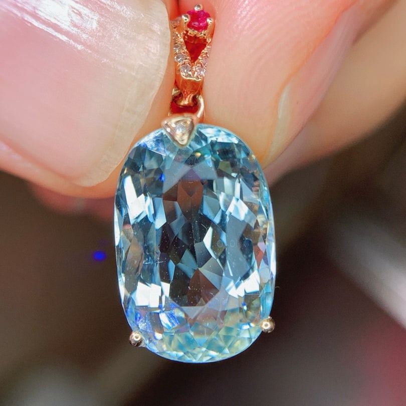 14k Gold 7.0 Ct Natural Aquamarine & Diamond Pendant( Without Chain ): Ref:231121140 // gold content:14k gold // main gemstone:aquamarine // shape:oval // carat weight:7. 0ct // color:blue // treatment:natural // // adjacent gemstone 2 : diamond // shape:round // clarity