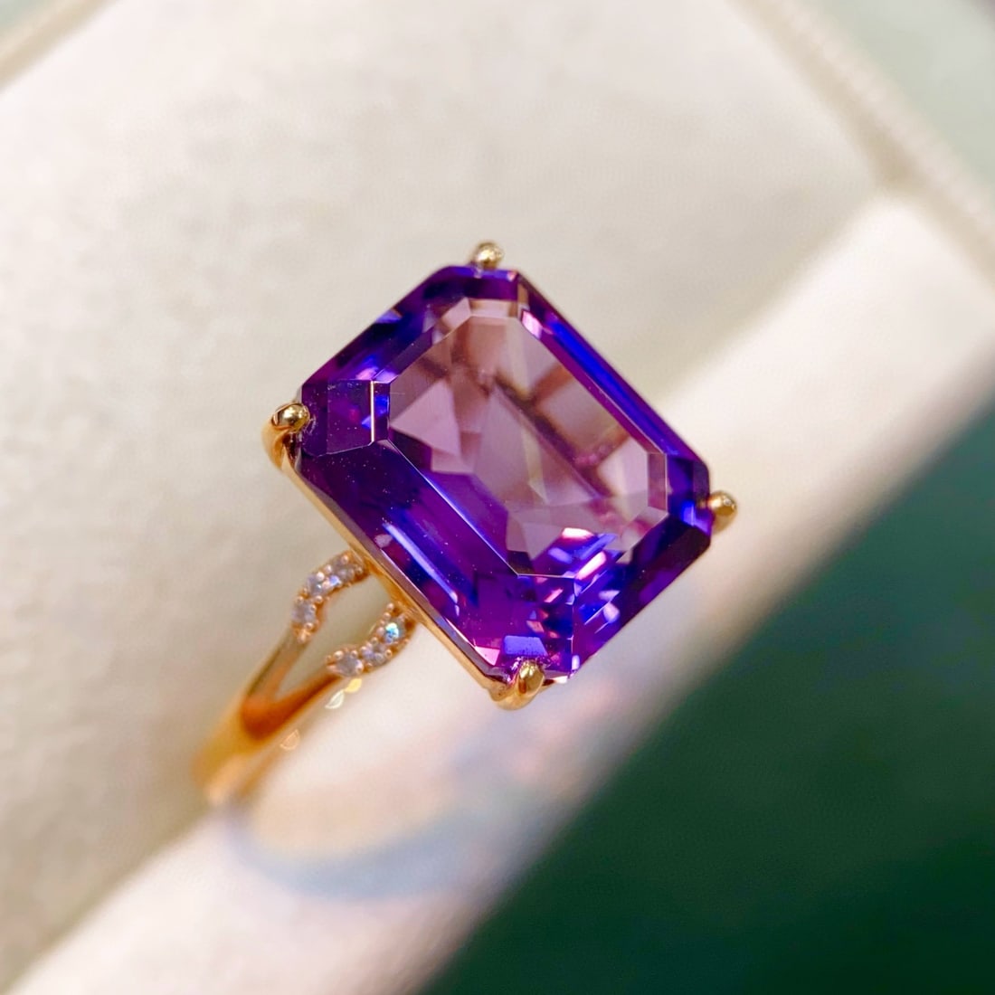 14k Gold 5.28 Ctw Natural Amethyst & Diamond Ring: Ref:231121144 // gold content:14k gold // ring size:7. 25us // // main gemstone:amethyst // shape:asscher // carat weight:5. 25ct // color:purple // treatment:natural // // adjacent gemstone 2 : diamo