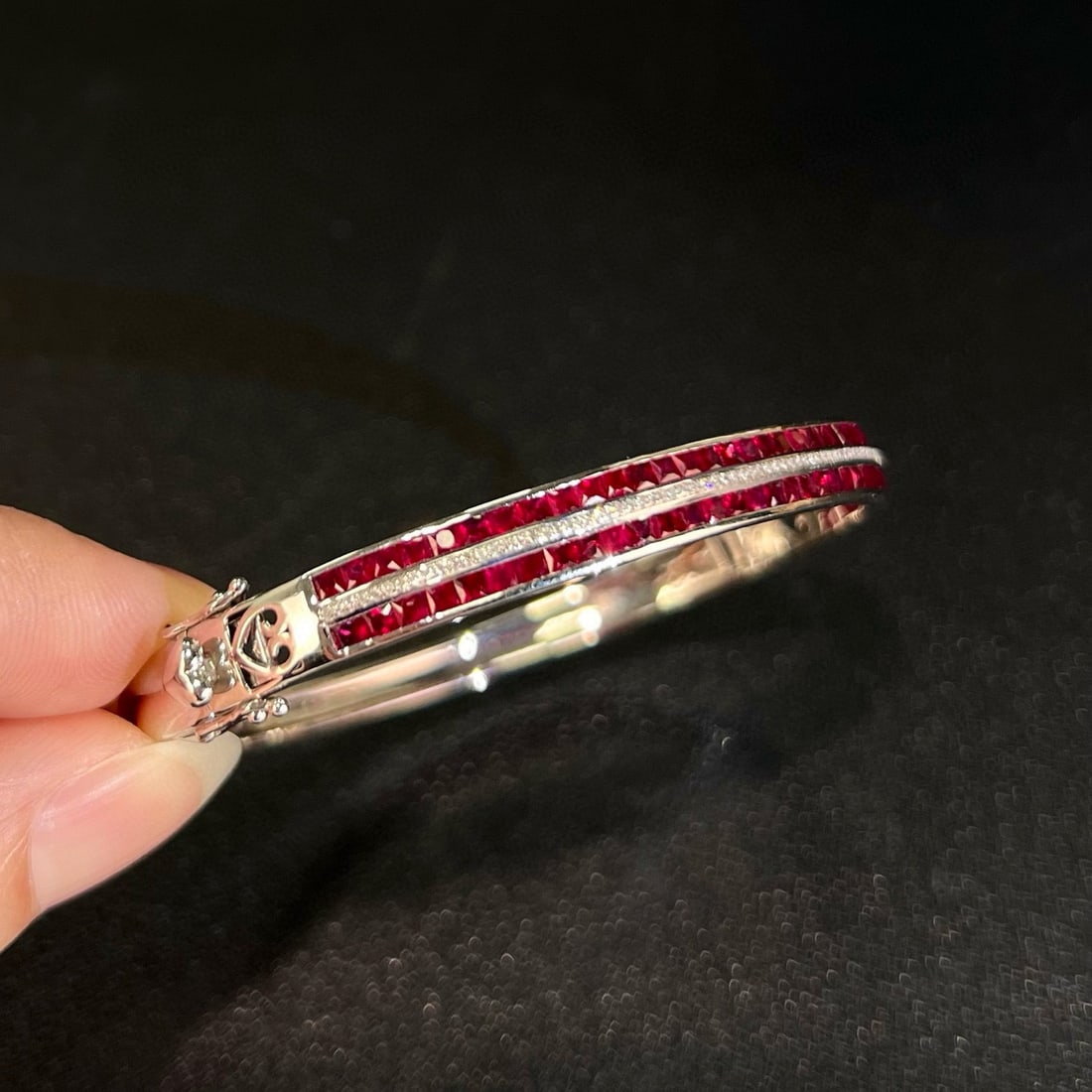 14k Gold 5.74 Ct Natural Ruby & Diamond Bangle: Ref:231121150 // gold content:14k gold // main gemstone:ruby // shape:princess // carat weight:5. 74ct // color:red // treatment:natural // // adjacent gemstone 2 : diamond // number of stones:87 // s